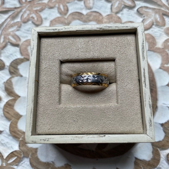 Silver & Gold tone ring with etching - Picture 1 of 3